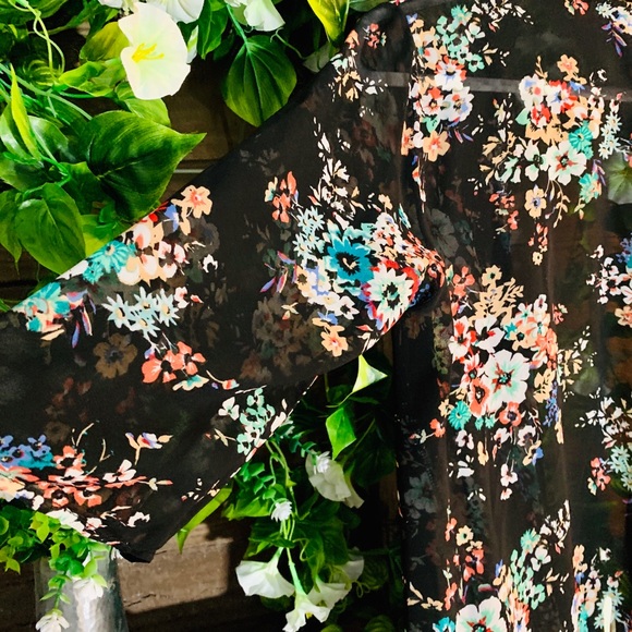 “2B BeBe” Black Floral Sheer Kimono - Picture 3 of 10